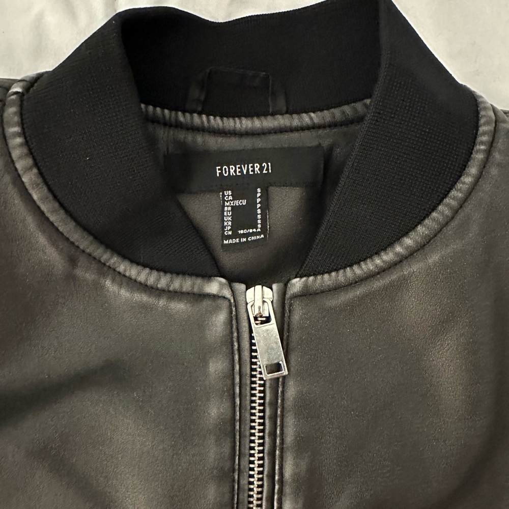 Leather jacket - Picture 2 of 2